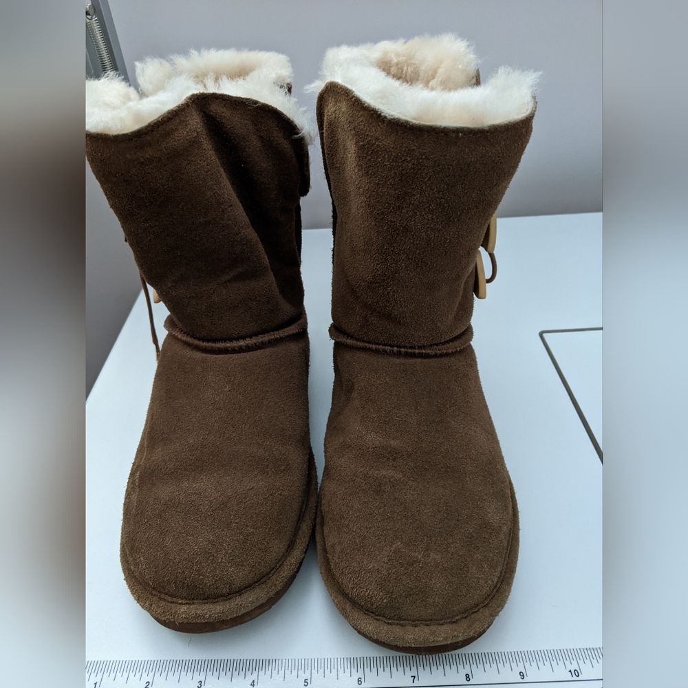 Bear Paw Tan Women's Suede Boots size 9 with sheepskin lining